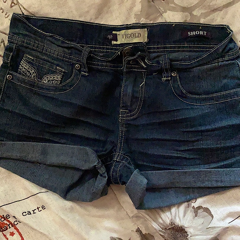 VIGOLD shorts 3/4 in size. Dark blue in color
